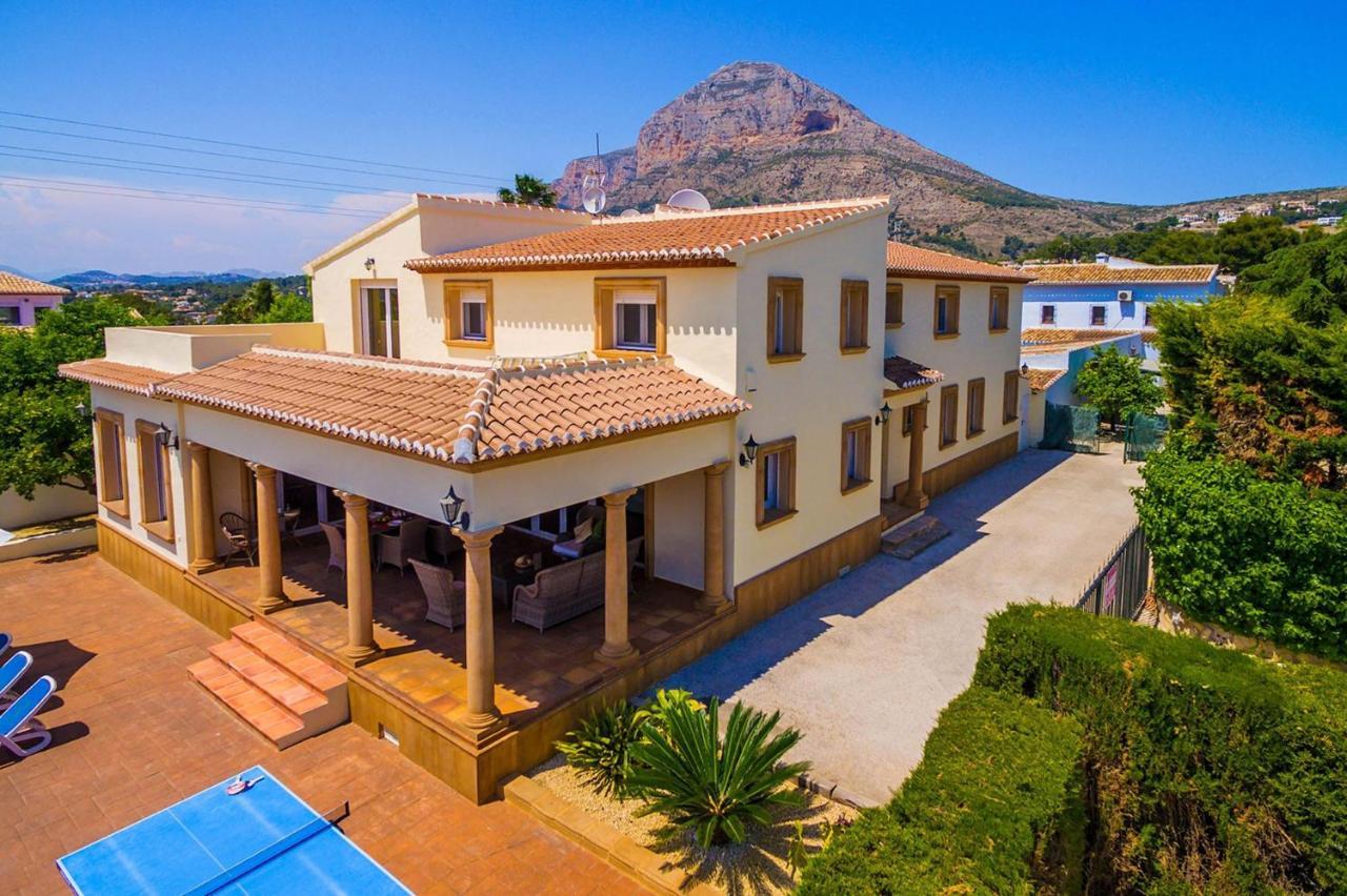 Villa Alvaro By Villa Plus ฮาเวอา ภายนอก รูปภาพ